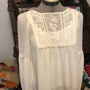 Jun & Ivy Long Sleeve Top; size S